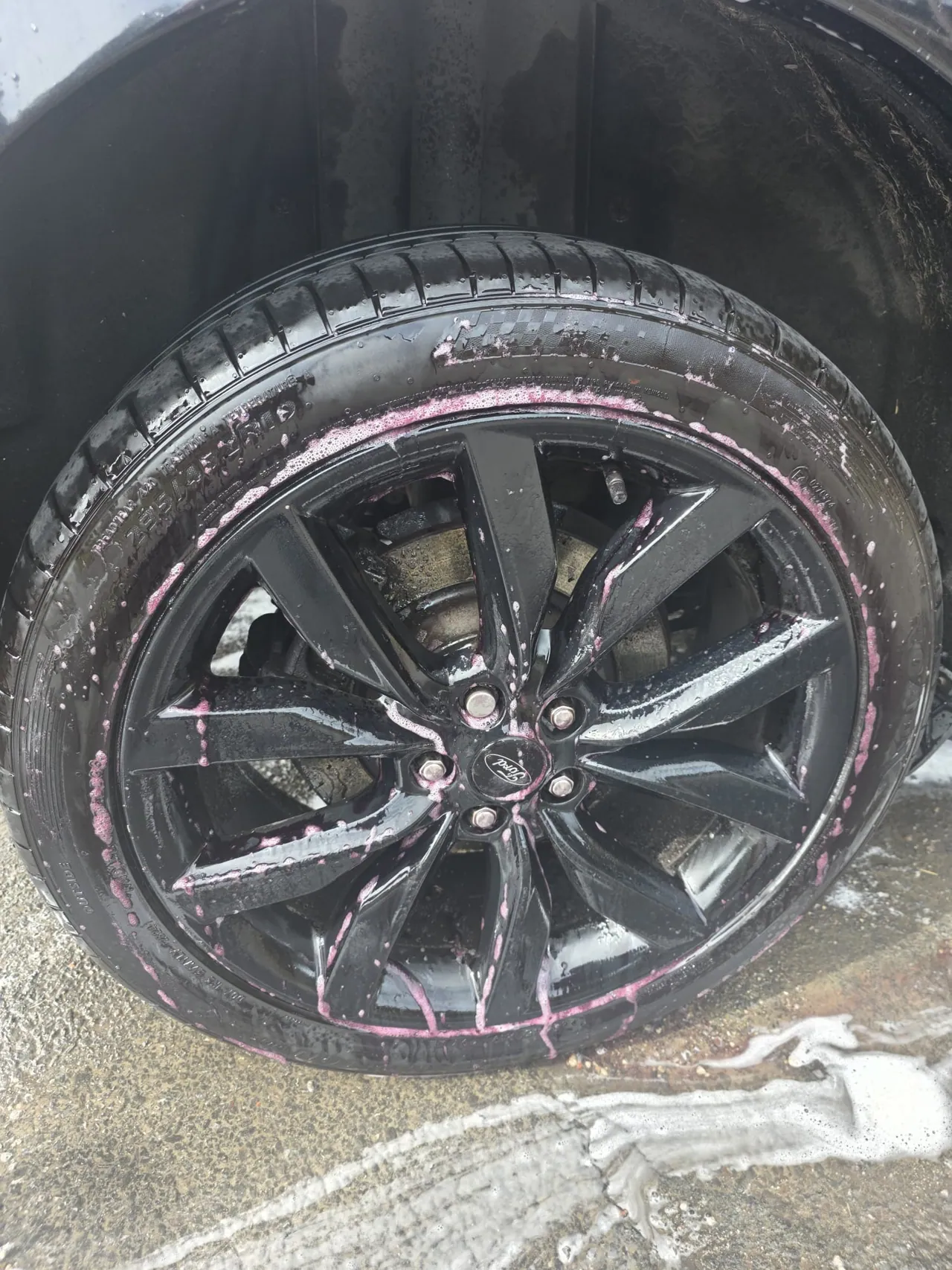 Alloy wheel cleaning during a mobile full valet (4)