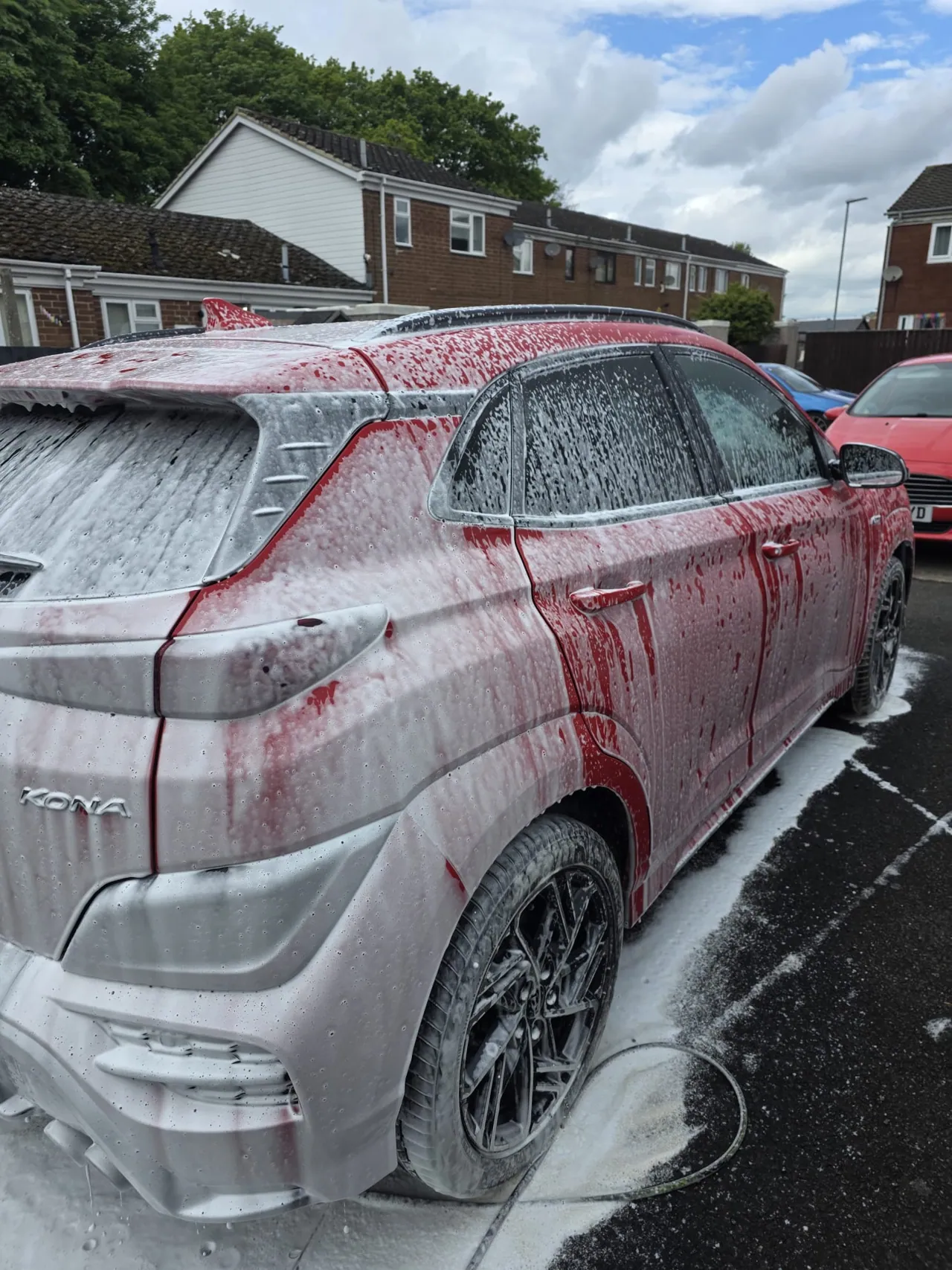 Snow foam pre-wash during a mobile full valet (2)
