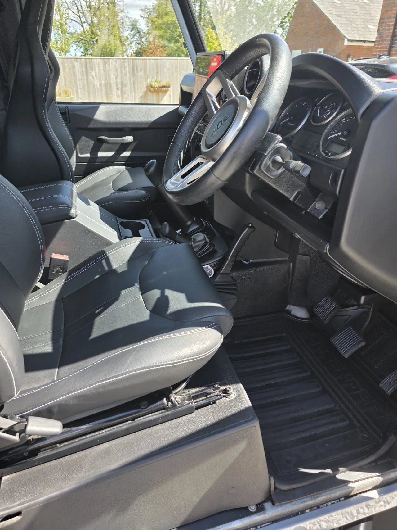 Car interior and leather seats after professional cleaning (7)